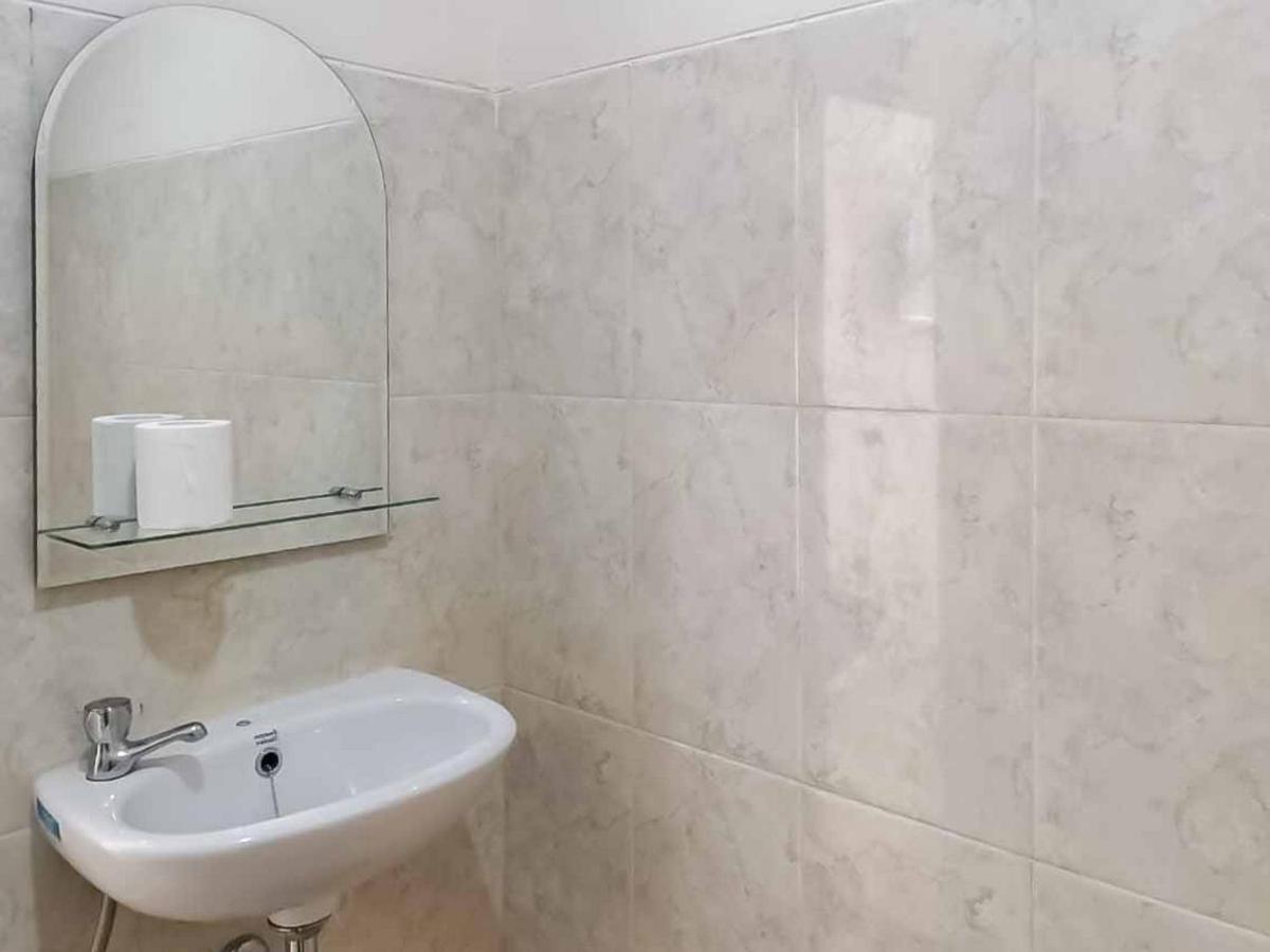 Wisma Talenta Mitra Reddoorz Jakarta Kültér fotó